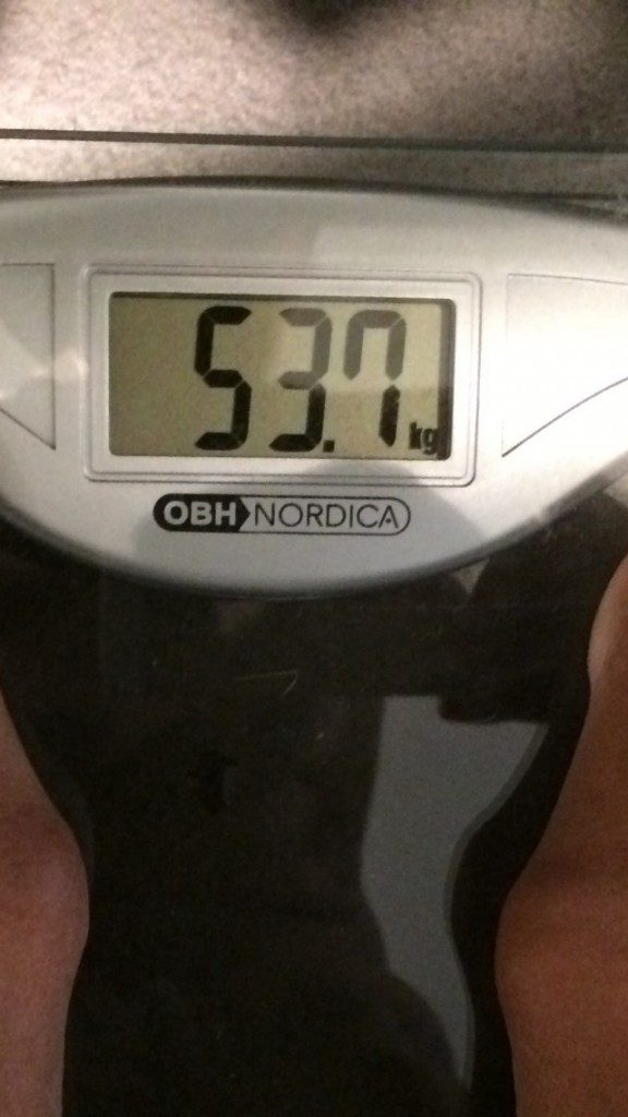 53,7 kg